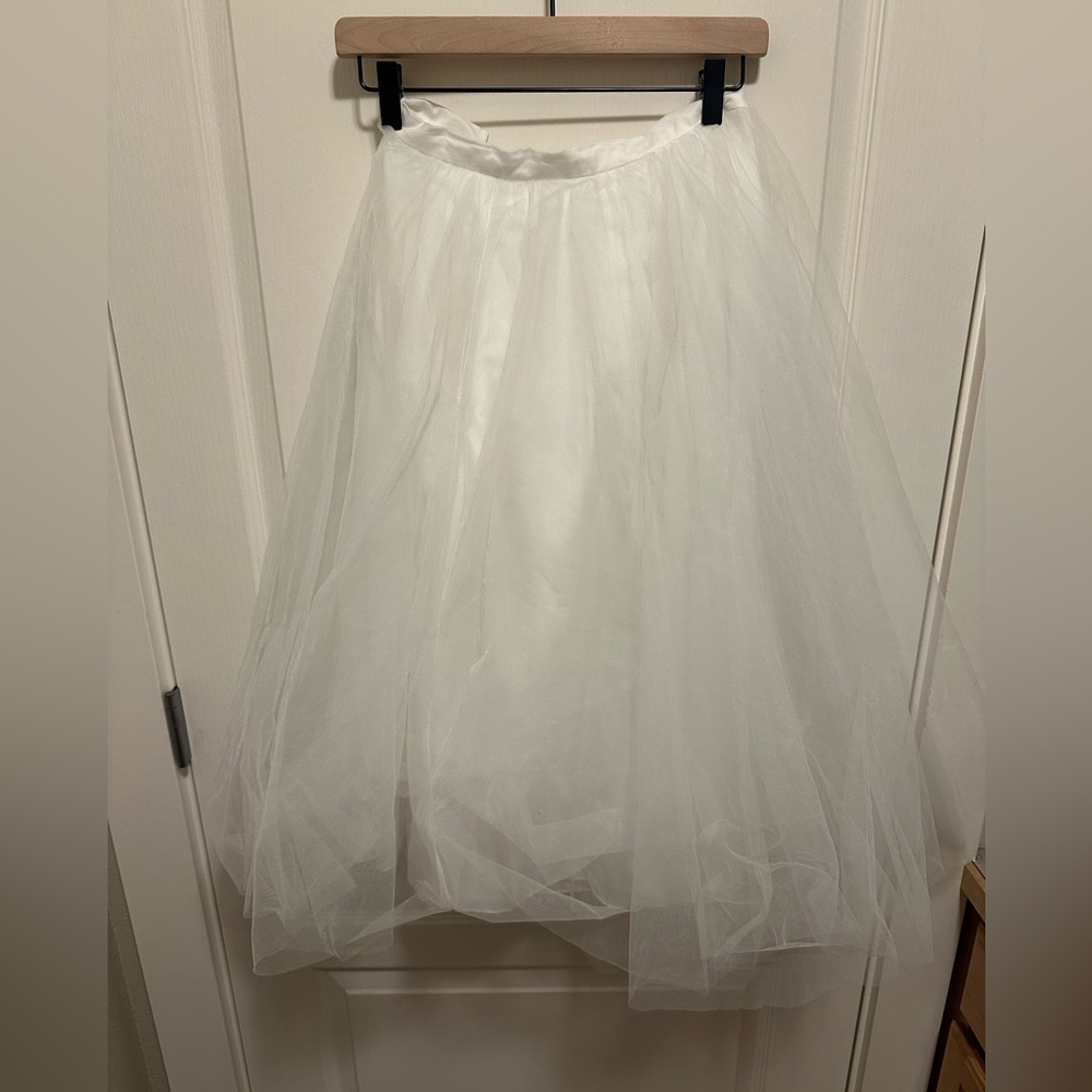 Free shipping - New with tags, size 4 white tulle skirt l